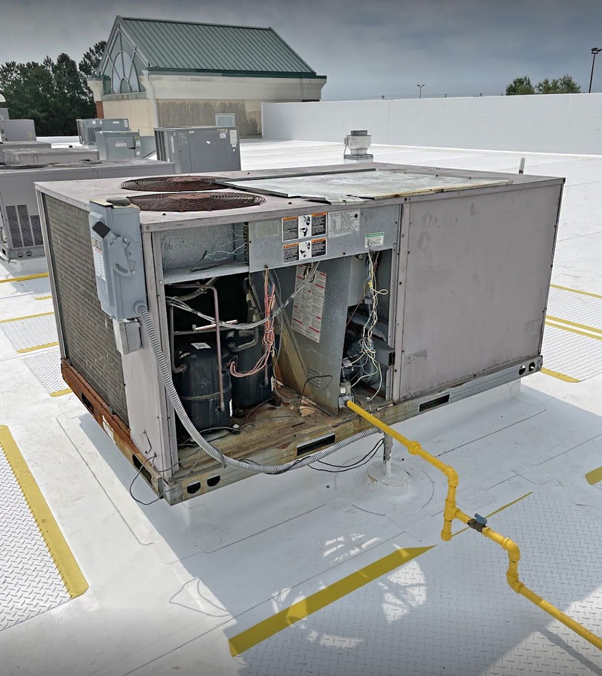 Commercial rooftop HVAC unit serviced by Arctic Air Conditioning